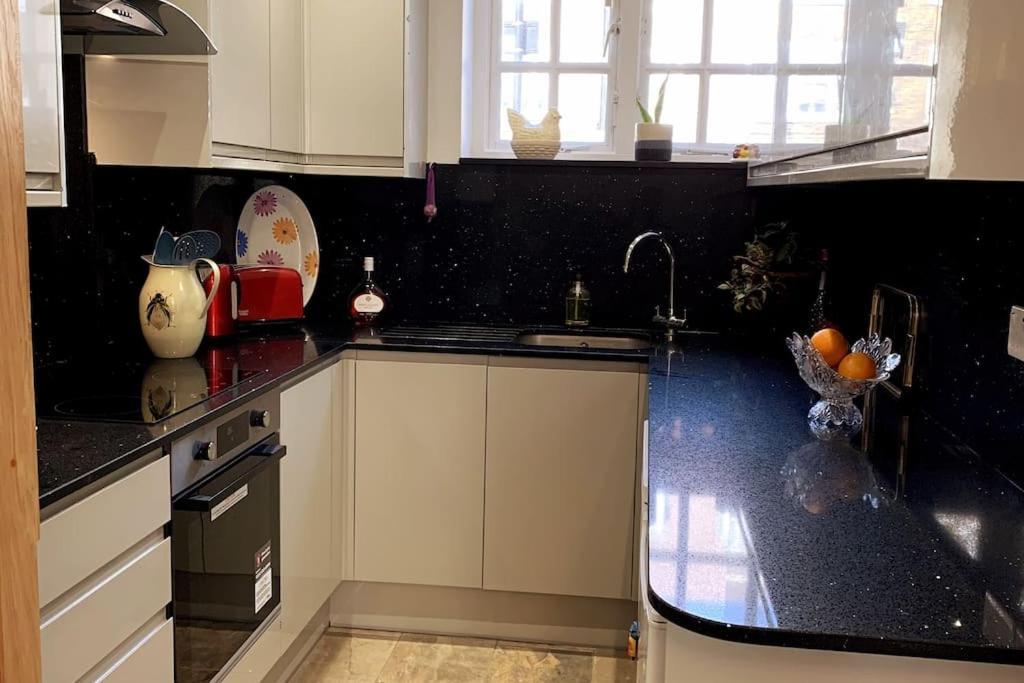 Stylish And Cosy 3 Bedroom Appartment Лондон Екстериор снимка